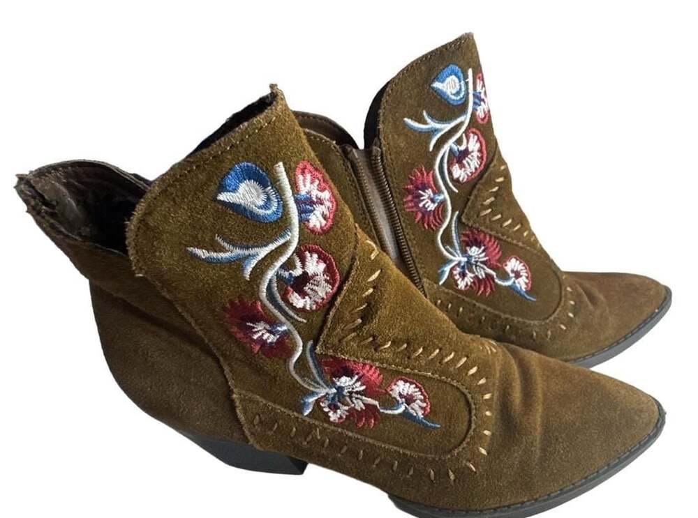 Carlos Santana Brown Suede Embroidered Western Ankle Boots 5.5